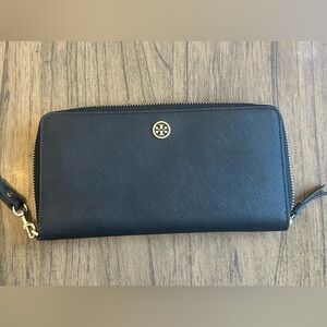 Tory Burch Robinson Continental Leather Zip Wallet Wristlet Black